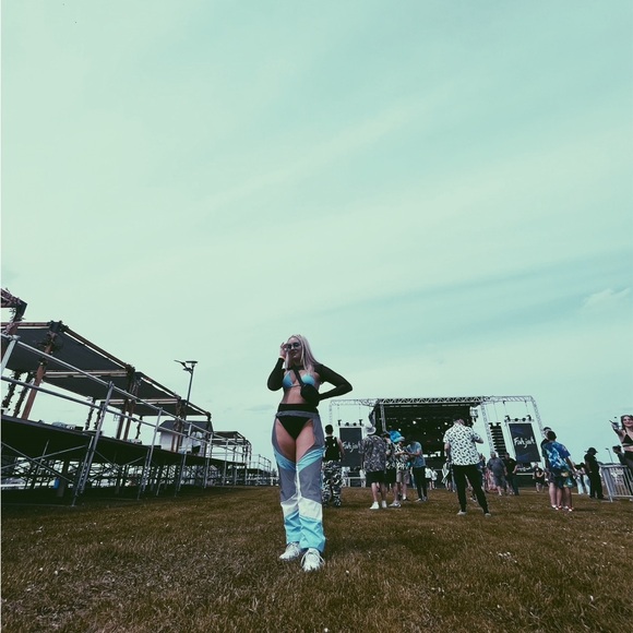 I Heart Raves Chaps - Picture 3 of 4